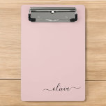 Mini Prancheta Blush Dusty Pink Modern Script Girly Monograma Nom<br><div class="desc">Área de Transferência de Planeamento do Nome Pink Empoeirado. Isto faz o doce e perfeito aniversário de 16 anos,  casamento,  chá de panela,  aniversário,  chá de fraldas ou festa de solteira presente para alguém que ama luxo de luxo e estilos quíticos.</div>