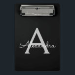 Mini Prancheta Preto Prata Moderno Rótulo Monograma Nome Feminino<br><div class="desc">Prancheta de Planejamento de Nome Preto e Prata. Isso faz o presente perfeito de aniversário de 16 anos,  casamento,  chá de noiva,  aniversário,  chá de bebê ou festa de despedida de solteira para alguém que ama luxo glamoroso e estilos chiques.</div>