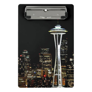Mini Prancheta Skyline de Seattle na noite, com agulha do espaço