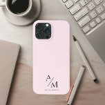 Mínimo Pink Pastel Inicial e Personalizado<br><div class="desc">Proteja seu telefone com estilo com este Mínimo caso inicial e personalizado do iPhone 13 Pro Max Pink. Com um design elegante e minimalista, este caso é perfeito para aqueles que apreciam elegância e funcionalidade. O fundo cor-de-rosa macio adiciona um toque de sofisticação, enquanto a inicial personalizada ou o nome...</div>