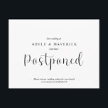 Mínimo simples, Convite de casamento adiado<br><div class="desc">Este é o design moderno minimalista simples e limpo temático,  em fonte preta,  cartão postal de reprogramação de festa de casamento (adiado / adiamento) (adiado). É a maneira perfeita e elegante de fazer o anúncio de reprogramação para amigos e familiares.</div>