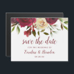 MistletoManor Watercolor Winter Salvar a Data<br><div class="desc">Mistletoe Manor Watercolor Lush Rosa com Florais Pintados À Mão, Holly Berry Foliage, Pine Sprig Foliage. Colorida Marsala, Wine Merlot Red, Burgundy, Ivory Cream e Green. Com a tipografia quic suave, fontes de texto de pincel, borda e design floral elegante - Salve a data com cartões magnéticos! Veja meu compro...</div>