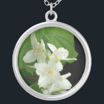 Mock Orange Blossom, Colar prato de prata<br><div class="desc">Um bonito presente de casamento para as suas damas de honra para as obrigados para o fazer do seu dia especial perfeito. Este colar de pingente prateado combina com a sua papelaria de casamento e é de uma fotografia de Judy Adamson.</div>