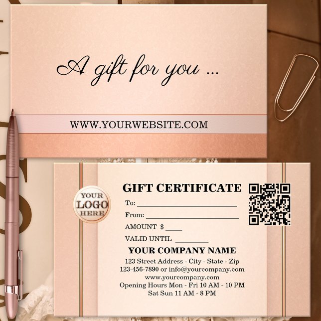 Modelo de Certificado de Presente de Pêssego Elega (Elegant business card sized gift card voucher in peach and blush pink with a rose gold lining)