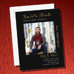 Modelo de Fotografia Aniversário Dourado Preto<br><div class="desc">Transforme sua ocasião especial em um evento maravilhoso e sofisticado com este cartão postal de convite de aniversário Dourado preto e chique. Com uma fonte de script dourada e um modelo de foto impressionante, este design é perfeito para qualquer marco ou idade. O estilo do cartão postal é uma maneira...</div>