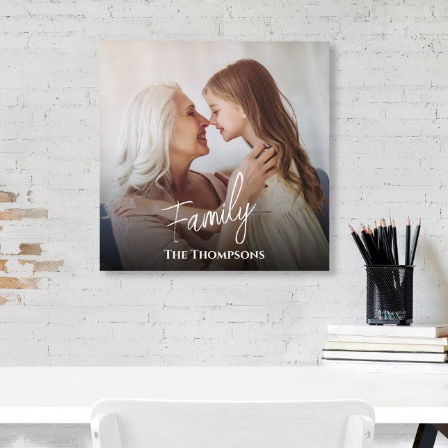 Modelo de Fotografia de Script de Caligrafia Famil (Simple calligraphy script family photo poster template.)