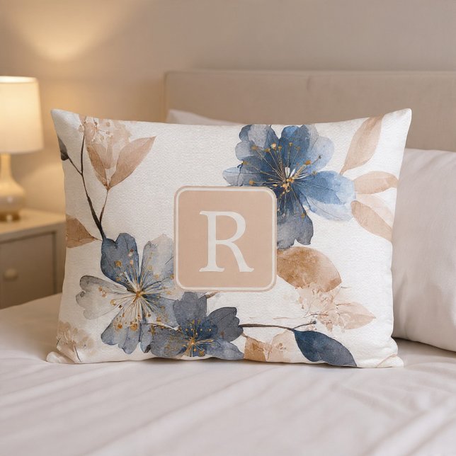 Modelo de Monograma de Flor Bonita Personalizado (Pretty Flower Monogram Template Personalized Pillow Case by Ricaso. Monogrammed home accessories)