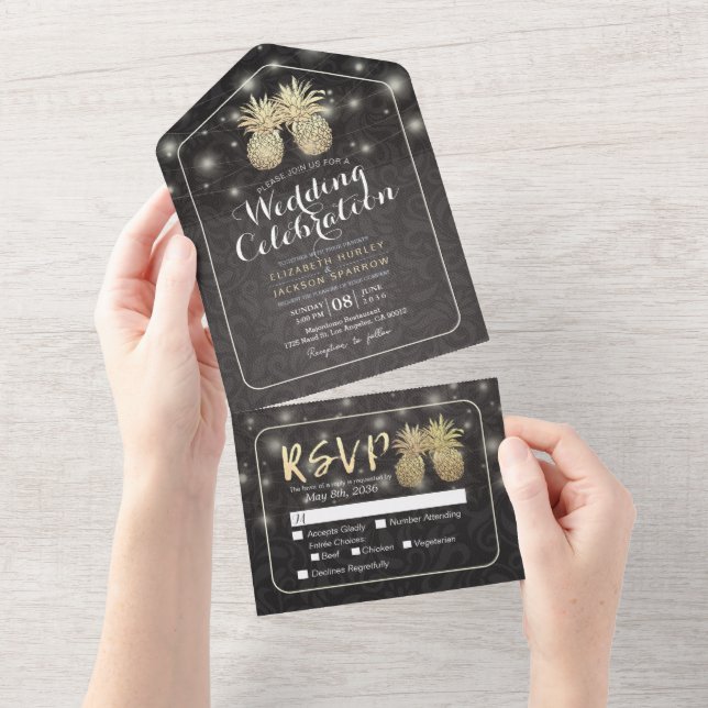 Modern Black & Gold Pineapples Couple Wedding RSVP (Aba destacável)
