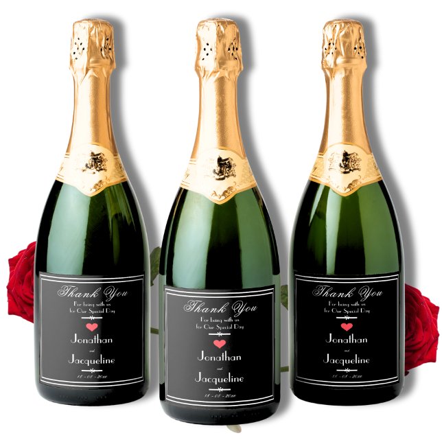 Modern Obrigado A Favor Do Casamento Do Nome Do Sc (Modern Script Names Thank You Wedding Wine Labels.)