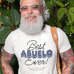 Moderno melhor Abuelo do mundo em T-Shirt<br><div class="desc">Dê ao seu avô o reconhecimento que ele merece com esta camiseta divertida e moderna "Best Abuelo Ever". Com tons azuis ousados e o toque pessoal dos nomes de netos incorporados, esta camiseta moderna e confortável é a maneira perfeita de mostrar o quanto você se importa. Excelente para aniversários, dias...</div>