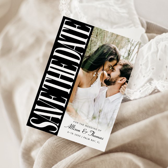 Moderno Salve o Cartão de Anúncio de Casamento de  (Announce your big day with our stunning save-the-date, featuring a QR code for easy details access!)