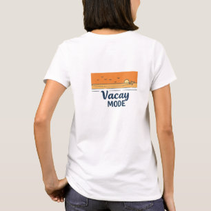 "Modo de Férias Ativado!" Camiseta Feminina Básica