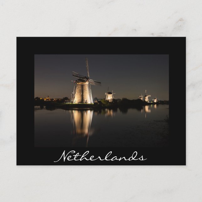 Moinhos de vento iluminados à noite em cartão post (Frente)