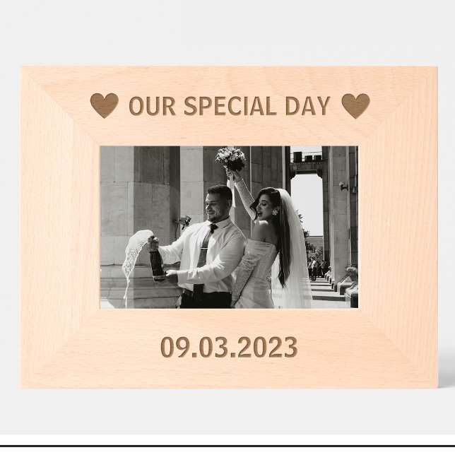 Moldura de madeira personalizada com data de casam (Criador carregado)