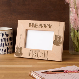 Molduras gravadas em metal pesado