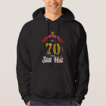 Moletom A 70 Birthday Wife tem 70 anos quentes e setenta a<br><div class="desc">A 70 Birthday Wife tem 70 anos ainda quentes e setenta anos</div>