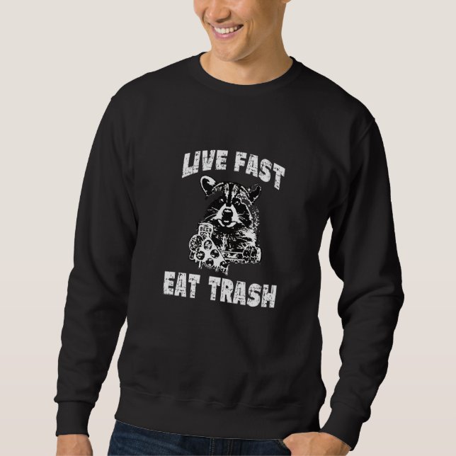 Moletom Acampamento Vintage de Trash Raccoon Comendo Rápid (Frente)