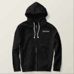 Moletom Com Capuz Bordado Horário de Hoodie Masculina<br><div class="desc">Para o noivo mostrado é um capuz negro para relaxar. Texto bordado branco na frente e atrás.</div>