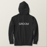Moletom Com Capuz Bordado Horário de Hoodie Masculina<br><div class="desc">Para o Groom,  mostrado é um capuz a cores de Heather Charcarbonil para relaxar. Texto bordado branco na frente e atrás.</div>