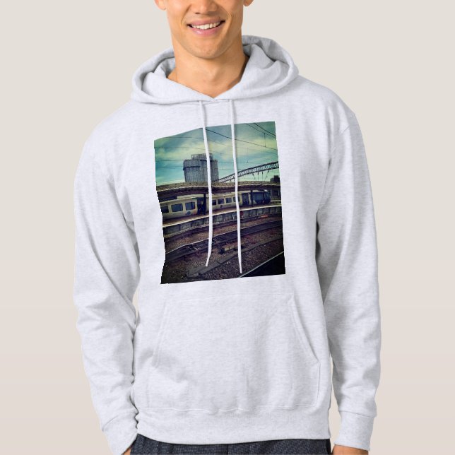 Moletom Comboio azul e branco em frente ao edifício (Frente)