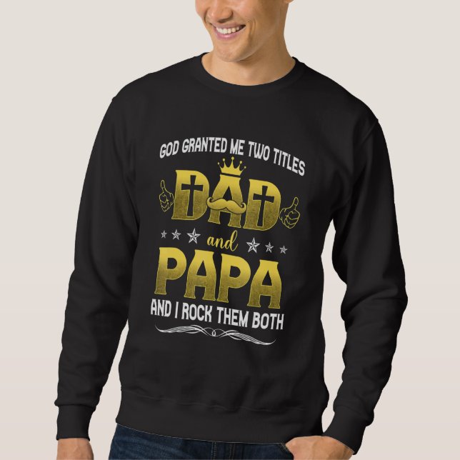 Moletom Deus Me Deu Dois Títulos, Pai E Papá E Eu Rock (Frente)