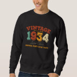 Moletom Engraçado 91 Anos De Idade 1934 Vintage 91ruas Ani<br><div class="desc">Celebre em estilo com este design de aniversário personalizado. Perfeito para aniversários de todas as idades, do marco 21rua, 30, 40º, 50º e além. Projetado para se destacar, este design gráfico faz uma ideia ideal de presente de aniversário para homens e mulheres que amam roupas únicas, divertidas e personalizadas. Quer...</div>