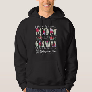 Moletom Eu tenho dois títulos, mãe e vovó Flores, mãe.