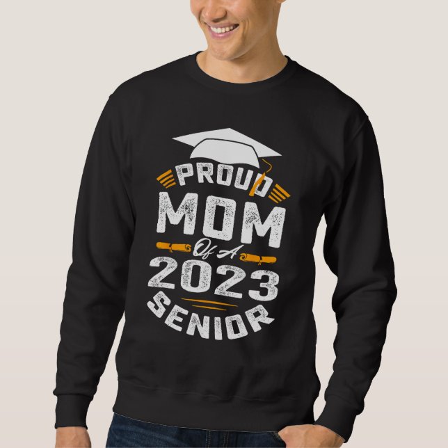 Moletom Funny Proud Mom Of A 2023 Senior T-Shirt Graduatio (Frente)
