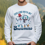 Moletom Funny Winter Chilling With My Snowmies Snowman<br><div class="desc">Não relaxe este inverno, acalme-se com seus bonitos de neve! Este lindo e hilário inverno Refrigerando com minha camiseta Snowmies Snowman vai mantê-lo quente enquanto coloca um sorriso no rosto de todos. Fique aquecido enquanto mostra seu lado divertido nesta camisola gráfica fofa. É a escolha ideal para qualquer homem que...</div>