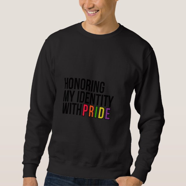 Moletom Honrando minha identidade com a T-shirt do Orgulho (Frente)