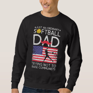 Moletom Mens Apenas Um Pai De Softball Comum Tentando Não