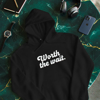 Moletom Minimal “Worth The Wait” Hoodie – Clean Aesthetic