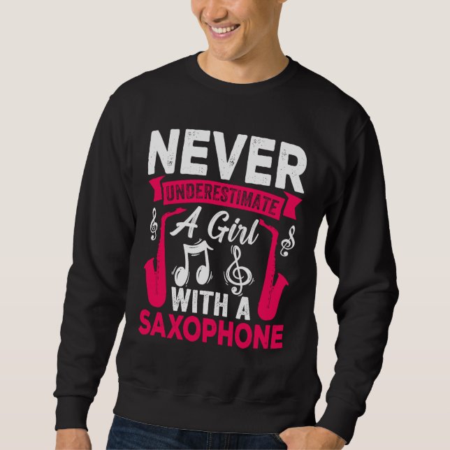 Moletom Never Underestimate a Girl with a Saxophone Saxaph (Frente)