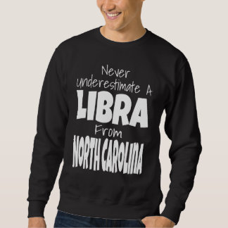 Moletom Never Underestimate A Libra From North Carolina Zo