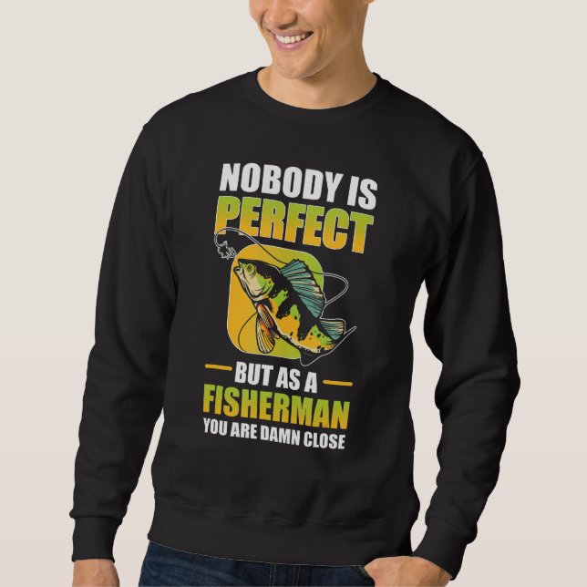 Moletom Ninguém É Perfeito, Mas Como Pescador Caça (Frente)