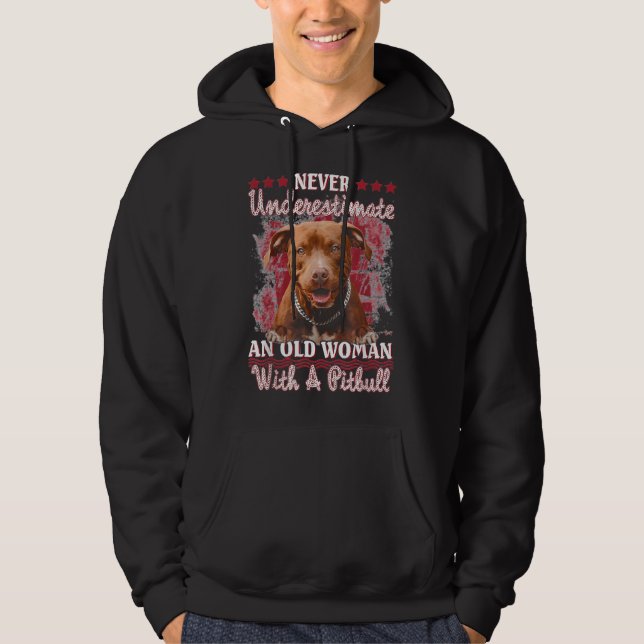 Moletom Nunca Subestime Uma Mulher Velha Com Um Pitbull (Frente)