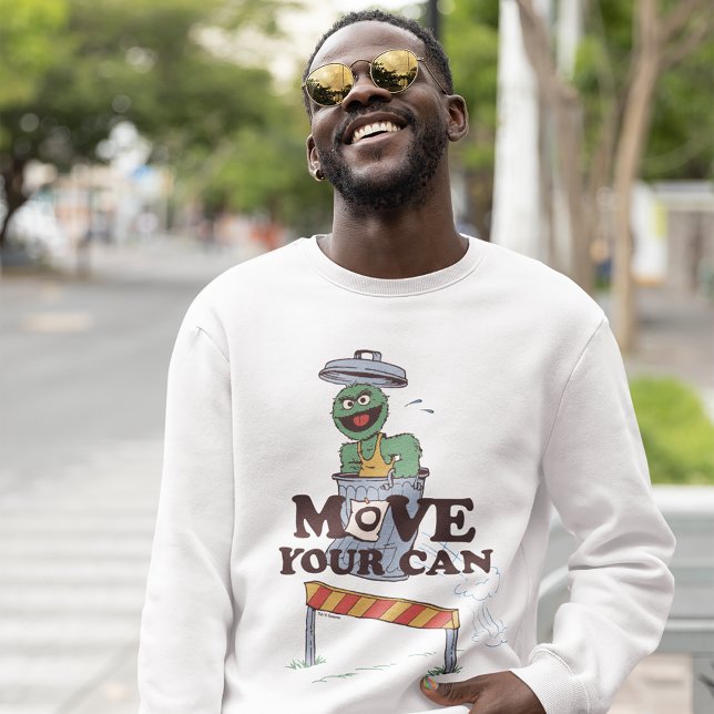 Moletom Rua Sésamo | Oscar, o Agrupamento Mova Sua Lata (Person wearing sweatshirt)