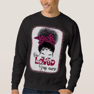 Moletom Uma Enfermeira Amada da Fnp Messy Bun Leopard Amor