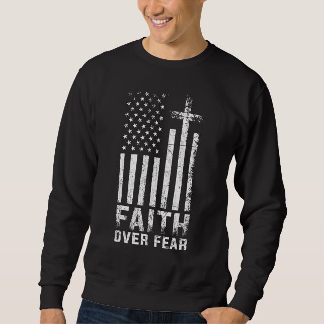 Moletom USA Flag American Flag Faith Over Fear Prayer (Frente)