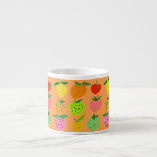 Molho frutado colorido na caneca de porcelana