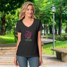 MOM fonte de ternura texto árabe t-shirt preta