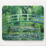 Monet Waterlily e Japonês Bridge Mousepad<br><div class="desc">Óleo na canvas 35 5/8 pol. x 35 5/16 pol. Museu de Arte da Universidade de Princeton, Princeton New Jersey "Waterlily and Japan Bridge", pelo pintor impressionista francês, Claude Monet. Esta ponte japonesa foi construída sobre seu lago de lírio em 1895. Em 1899 ele havia feito a primeira série de...</div>