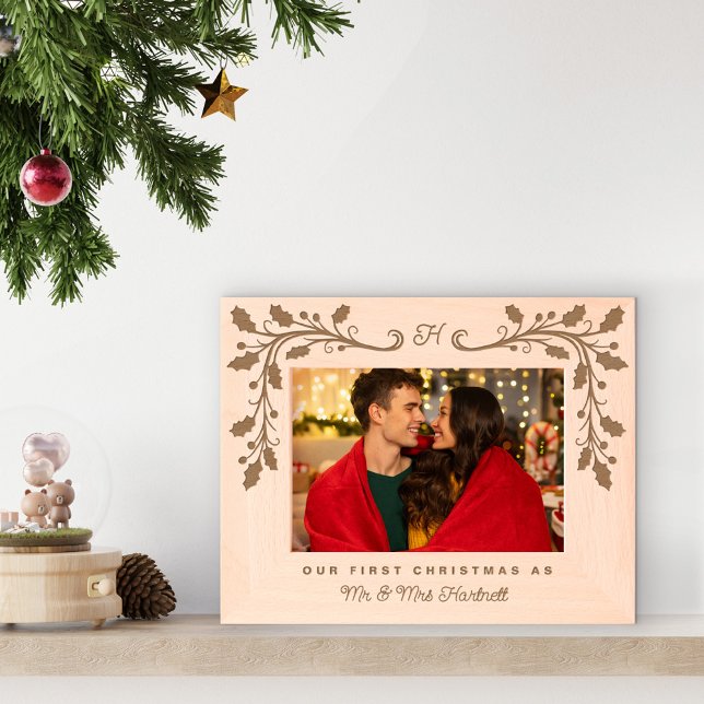 Monogram Holly Frame First Christmas as Mr & Mrs (Criador carregado)