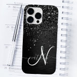 Monograma de brilho preto personalizado<br><div class="desc">Personalize facilmente esta elegante design de capa de telefone de de tendências com brilho cinza preto bonito num fundo metálico escovado preto.</div>