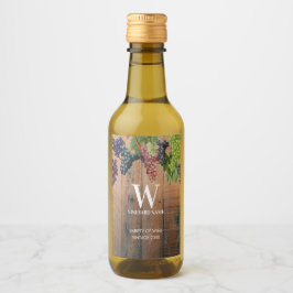 Monograma de Madeira e Uvas de Vinha Rústica