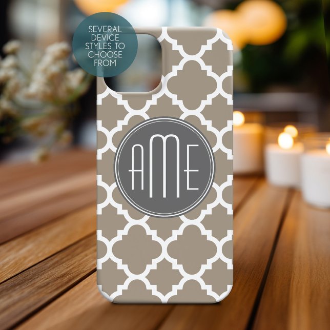 Monograma do Padrão de Quatrefoil de Taupe e Cinza (Personalized Phone Case with Monogram)