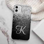 Monograma do Sparkle Preto com Glitter de Prata Pe<br><div class="desc">Personalize facilmente esta elegante design de capa de telefone de de tendências que apresenta brilho prateado bonito num fundo metálico escovado preto.</div>