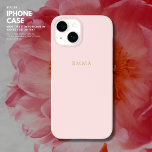 Monograma Dourado Simples e Minimalista de Blush C<br><div class="desc">Apresentando nosso caso minimalista do iPhone 14 em uma cor rosa pincelada delicada e bonito. Este caso oferece não apenas proteção para o seu dispositivo, mas também um toque de elegância com a sua personalização simples e elegante do tom de ouro. O design é na moda e funcional, fornecendo acesso...</div>
