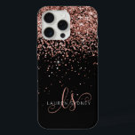 Monograma Elegante Glitter Dourado Glam Rosa<br><div class="desc">Capas de iphone de Monograma Elegante com Glitter Dourada Glitter. Personalize facilmente esta design de capa de telefone de chic com elegante brilho brilhante rosa de ouro em fundo preto. O design apresenta seu monograma manuscrito com toalhetes bonito e nome.</div>
