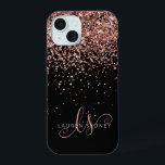 Monograma Elegante Glitter Dourado Glam Rosa<br><div class="desc">Capas de iphone de Monograma Elegante com Glitter Dourada Glitter. Personalize facilmente esta design de capa de telefone de chic com elegante brilho brilhante rosa de ouro em fundo preto. O design apresenta seu monograma manuscrito com toalhetes bonito e nome.</div>